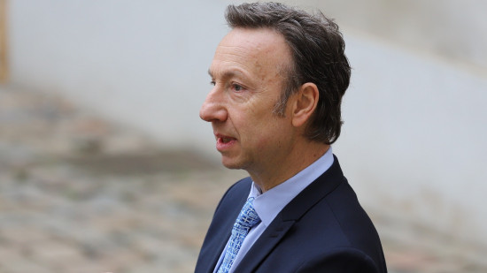 Vitraux de Notre-Dame de Paris : Stéphane Bern en conflit ouvert avec Emmanuel Macron Vitraux de Notre-Dame de Paris : Stéphane Bern en conflit ouvert avec Emmanuel Macron