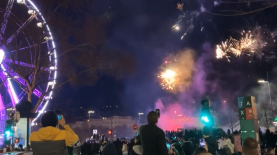 Appel à témoins après la blessure grave d'une fillette par un tir de mortier d'artifice place Bellecour