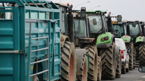 Les agriculteurs du Rhône mobilisent leurs tracteurs pour bloquer Lyon ce lundi
