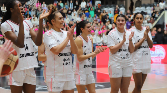 Ambiance des grands soirs pour la première victoire de l’ASVEL féminin au Palais des Sports de Gerland (PHOTOS)