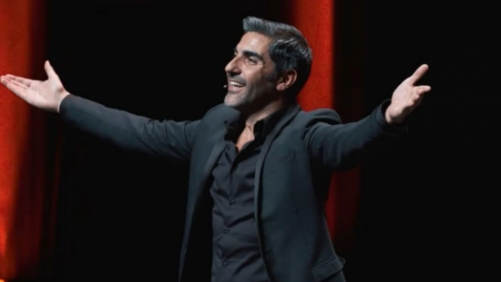 Ary Abittan va-t-il pouvoir jouer à Lyon ? Une association demande la déprogrammation de son spectacle