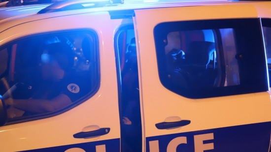 Près de Lyon : un jeune homme se balade près d'un collège avec une arme de poing