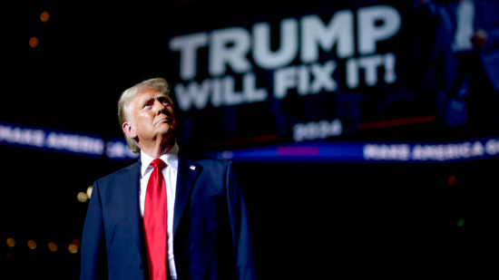 Lyon : un rassemblement contre les "mesures racistes et transphobes" de Donald Trump