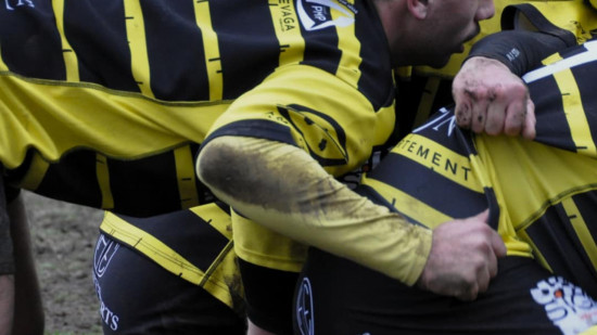 Joueur passé à tabac, gaz lacrymogène dans le vestiaire : le match de rugby à Givors dégénère