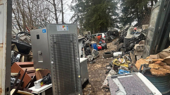 Près de Lyon : un terrain envahi par 1500 m² de déchets, un professionnel dans le viseur