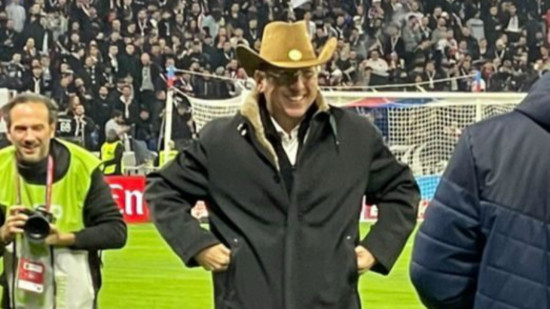 OL : le pied-de-nez de John Textor à Nasser al-Khelaïfi avec son chapeau de cow-boy