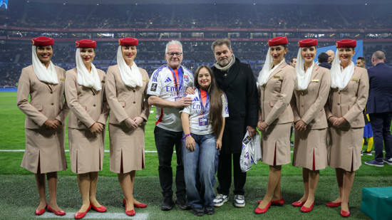 "Je suis fière" : quand Mayane-Sarah El Baze (Un p'tit truc en plus) donne le coup d'envoi d'OL-PSG