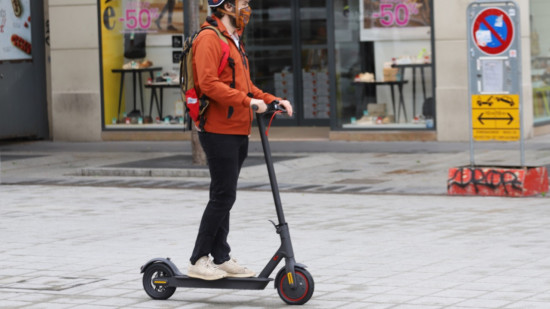 Près de Lyon : il tentait d’être embauché chez Amazon… tout en volant les trottinettes des employés