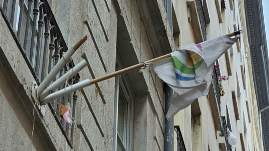 Lyon : le drapeau du centre LGBTI+ arraché, une plainte déposée contre ce "geste de haine"