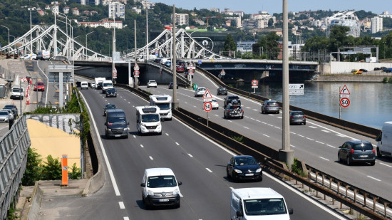 Lyon : le corps découvert sur la M7 identifié, les causes du décès restent floues