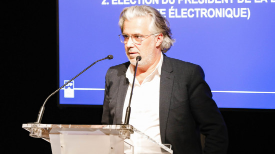 "A genoux devant Nasser" : Vincent Labrune va porter plainte contre les banderoles lors d'OL-PSG