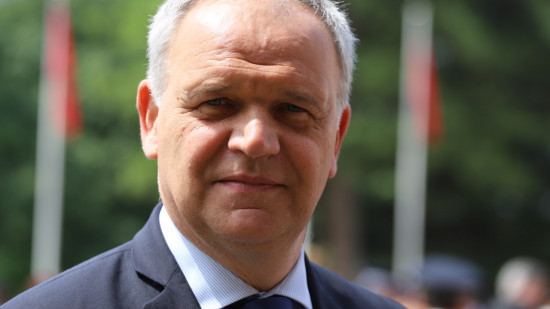 Déchéance de nationalité : François-Noël Buffet n'exclut pas une procédure contre Rima Hassan