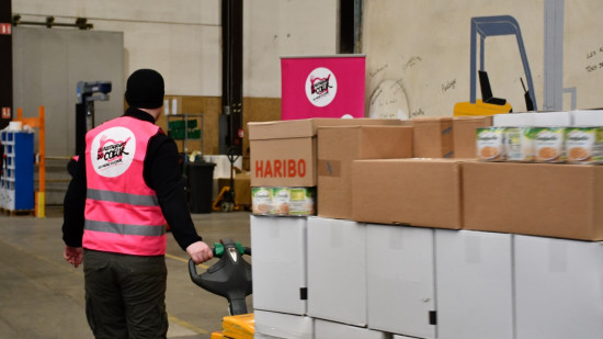 "La générosité des Français ne faiblit pas" : les Restos du Cœur lancent leur collecte annuelle à Lyon