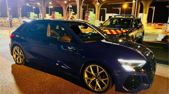 Il fonce à une vitesse "record" après un repas à Lyon… mais les gendarmes l’attendaient au péage Il fonce à une vitesse "record" après un repas à Lyon… mais les gendarmes l’attendaient au péage