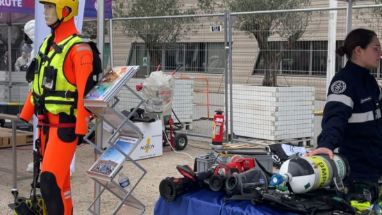 "Un marin, c’est bien plus que quelqu’un avec un tricot rayé" : la Marine recrute à Lyon