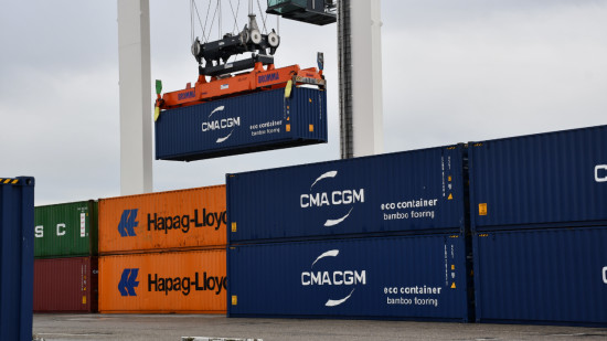 Moins de camions, plus de fluvial ? Le pari à 40 millions d’euros de CMA CGM à Lyon
