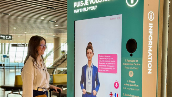 L'aéroport de Lyon-Saint Exupéry teste un agent virtuel basé sur l’IA pour guider ses passagers