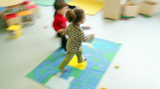 Vaulx-en-Velin : licenciée pour port du voile, une salariée de crèche reçoit le soutien des parents