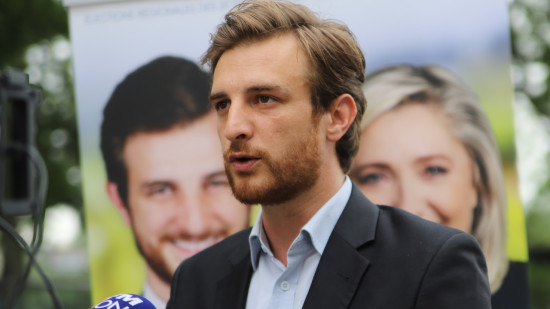 Encore un couac au RN ? Le lyonnais Andrea Kotarac aurait été au service de Marine Le Pen sans prévenir le Parlement européen Encore un couac au RN ? Le lyonnais Andrea Kotarac aurait été au service de Marine Le Pen sans prévenir le Parlement européen