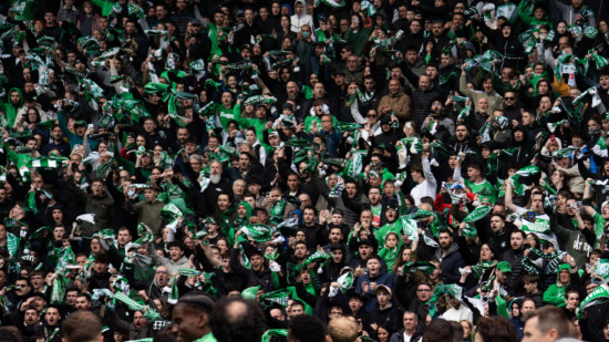 Garde à vue prolongée pour le supporter stéphanois après ASSE-OL : il reconnaît avoir jeté des projectiles, mais pas d'avoir touché l'arbitre assistant