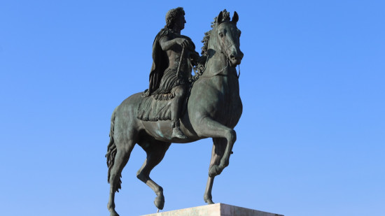 Ca irait bien dans votre salon : la réplique de la statue de Louis XIV de la place Bellecour à Lyon est à vendre Ca irait bien dans votre salon : la réplique de la statue de Louis XIV de la place Bellecour à Lyon est à vendre