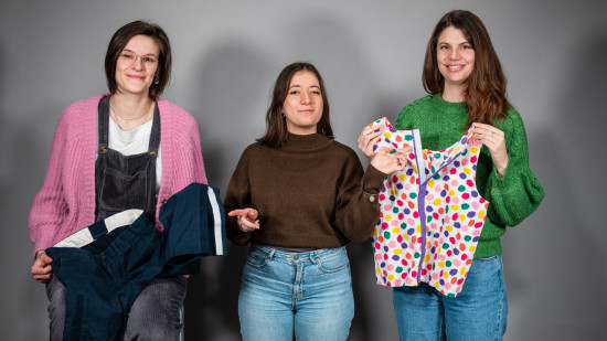 Lyon : elles transforment des vêtements de seconde main pour les adapter aux personnes handicapées