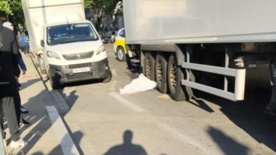 Près de Lyon : un homme à trottinette termine sous un camion, stupeur à Vénissieux Près de Lyon : un homme à trottinette termine sous un camion, stupeur à Vénissieux