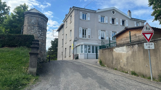 Cet appartement communal a été loué à la soeur du 1er adjoint au maire, puis à sa fille : l'opposition crie au scandale à La Mulatière