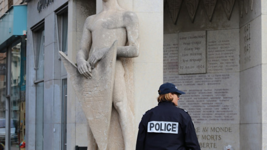 Deux rassemblements contre l'islamophobie place Bellecour à Lyon : "La vie des musulmans est aujourd'hui en danger en France" Deux rassemblements contre l'islamophobie place Bellecour à Lyon : "La vie des musulmans est aujourd'hui en danger en France"