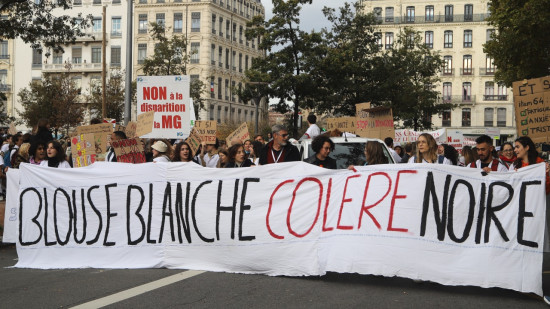 Ils veulent pouvoir s'installer où ils le souhaitent : les futurs médecins appellent à manifester à Lyon "contre la coercition"