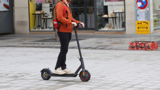 Lyon : un adolescent à trottinette renversé par un automobiliste Lyon : un adolescent à trottinette renversé par un automobiliste