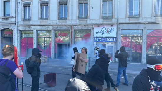 Lyon : deux militants italiens incarcérés après l’attaque de l’agence 6e Sens Immobilier le 1er-mai