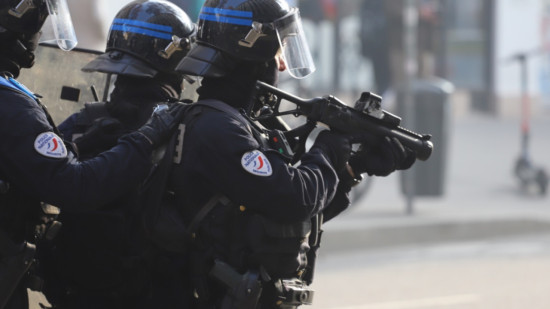 Lyon : il pensait obtenir réparation après des tirs de LBD sur son balcon, la cour découvre une autre vérité Lyon : il pensait obtenir réparation après des tirs de LBD sur son balcon, la cour découvre une autre vérité