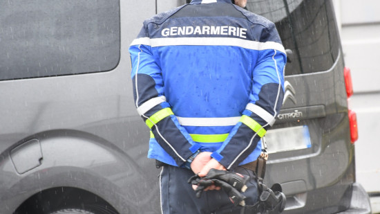 Près de Lyon : il ne prend plus son traitement psychiatrique et exhibe deux haches devant sa mère désemparée Près de Lyon : il ne prend plus son traitement psychiatrique et exhibe deux haches devant sa mère désemparée