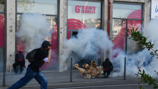 Procès des casseurs italiens du 1er mai à Lyon : audience reportée après un vice de procédure Procès des casseurs italiens du 1er mai à Lyon : audience reportée après un vice de procédure