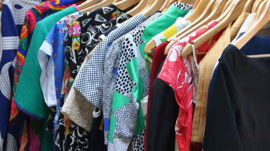 Plus de 10 000 vêtements et accessoires de seconde main à saisir lors d’une friperie géante à Lyon