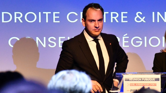 "Cela suffit" : Pierre Oliver accuse les soutiens de Jean-Michel Aulas de le harceler, le maire du 2e arrondissement de Lyon porte plainte "Cela suffit" : Pierre Oliver accuse les soutiens de Jean-Michel Aulas de le harceler, le maire du 2e arrondissement de Lyon porte plainte