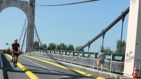 Près de Lyon : le pont de Condrieu a rouvert, mais uniquement aux piétons et aux cyclistes