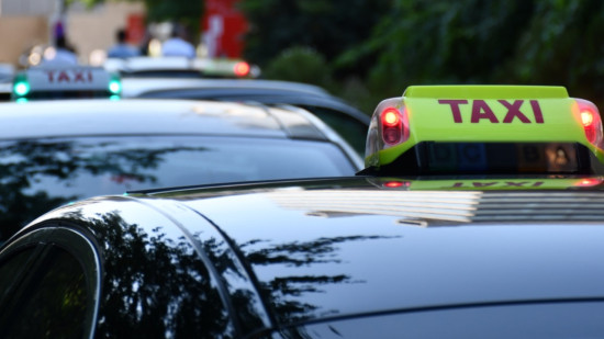 Taxis en colère à Lyon : télétravail et transports en commun fortement conseillés ce lundi