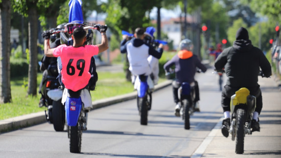Lyon : un jeune blessé grièvement après une chute lors d'un rodéo urbain à la Duchère