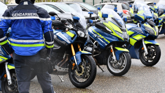 Près de Lyon : un motard lancé à pleine vitesse se tue dans un accident Près de Lyon : un motard lancé à pleine vitesse se tue dans un accident