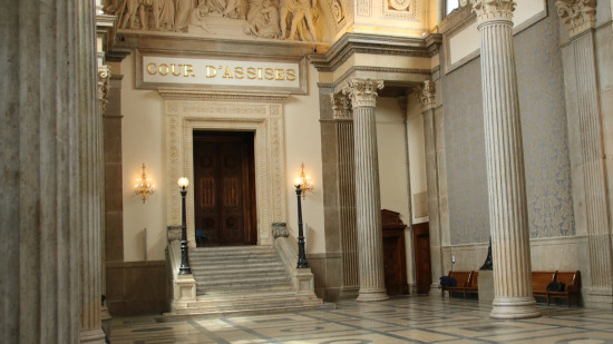 Parricide à Lyon : un homme jugé pour avoir tué son père de 43 coups de couteau