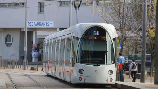 Tramway T4 à Lyon : trafic interrompu entre Jet d’eau et La Borelle suite à un accident
