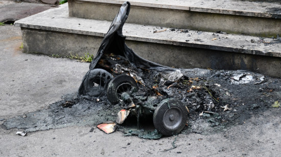 Incendie de poubelles à Rillieux : huit mois sous bracelet pour un jeune récidiviste Incendie de poubelles à Rillieux : huit mois sous bracelet pour un jeune récidiviste