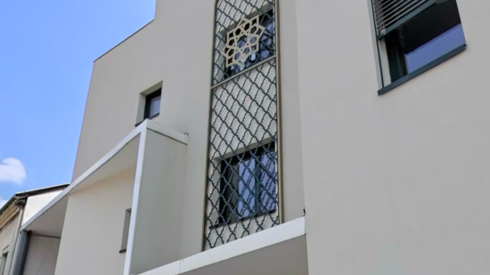 Coran brûlé devant une mosquée à Villeurbanne : le Conseil des Mosquées du Rhône dénonce un "geste ignoble"