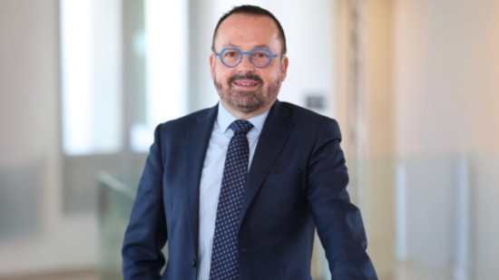 Le ministre de la Santé Yannick Neuder en déplacement près de Lyon ce vendredi