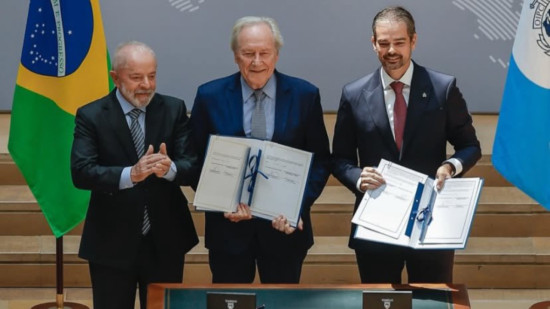 Le président brésilien Lula en passage éclair au siège d'Interpol à Lyon