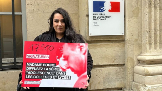 Diffusion de la série "Adolescence" dans les collèges et les lycées : une mère de famille de Lyon à l’origine de la pétition