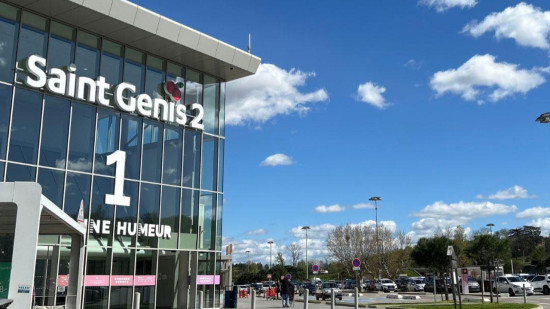 Près de Lyon : ce centre commercial très populaire vendu pour 150 millions d'euros