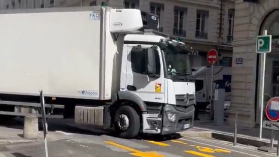 Travaux en Presqu'île à Lyon : un camion se retrouve coincé, Fabien Bagnon accuse la "désinformation"